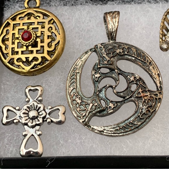 Assorted Vintage Pendants Lot of 5 - Picture 3 of 7